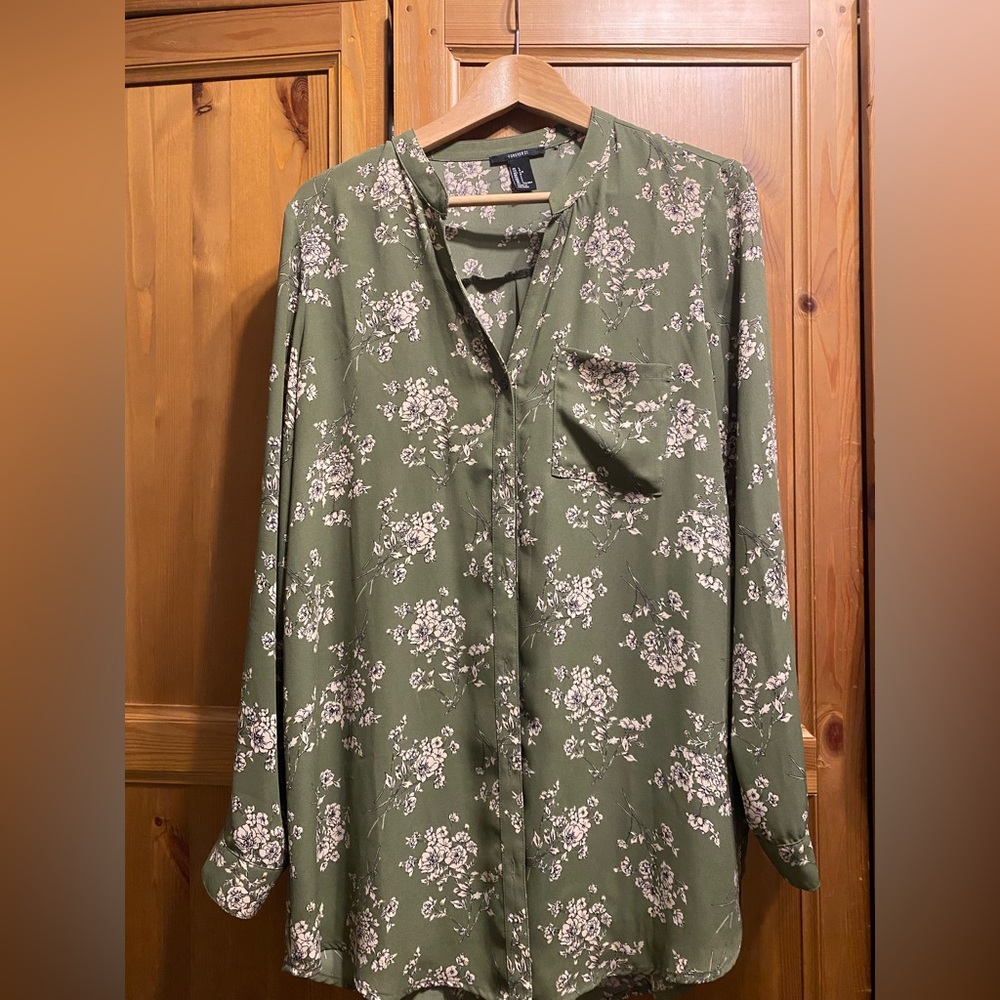 Forever 21 Long Sleeved Med Length Printed Top